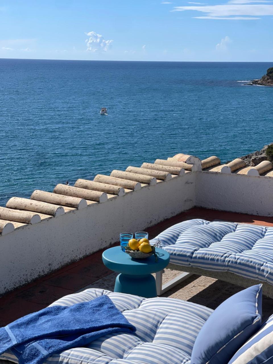 Rooftop with private condominium beach - 2