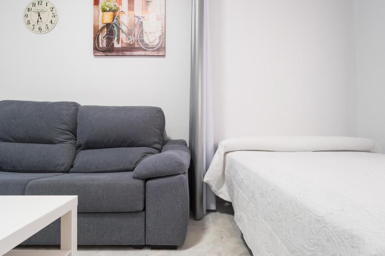 Apartamento Deluxe 2 Room Piscina Parking LuxSevilla Bormujos - 2