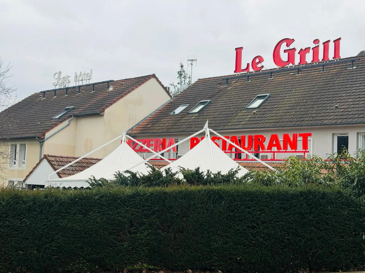 Logis Hotel Lons-le-Saunier - Restaurant Le Grill