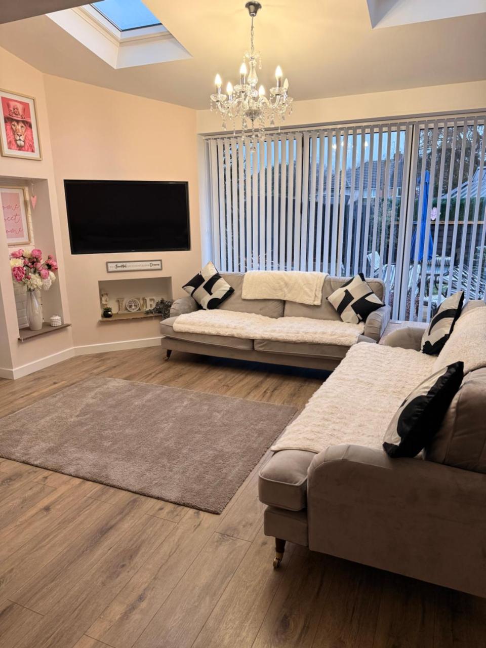 Stay solihull 5 mins to NEC and AIRPORT SLEEPS 9 contractor friendly 3 bathrooms driveway parking 3 - 3
