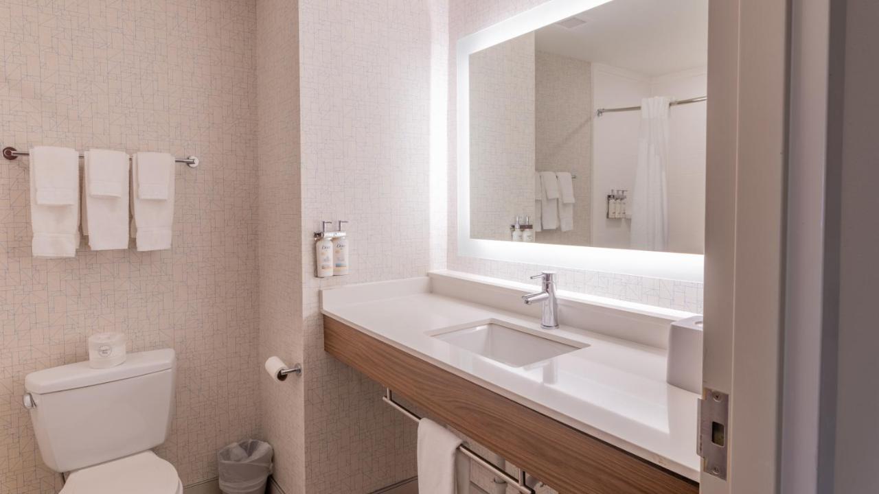 Holiday Inn Express & Suites Macon - I-475 by IHG photo 2