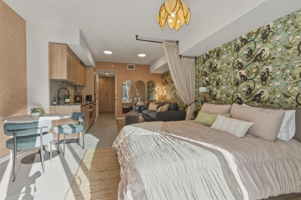 New Luxury Studio Downtown Miami Prime Location - 3