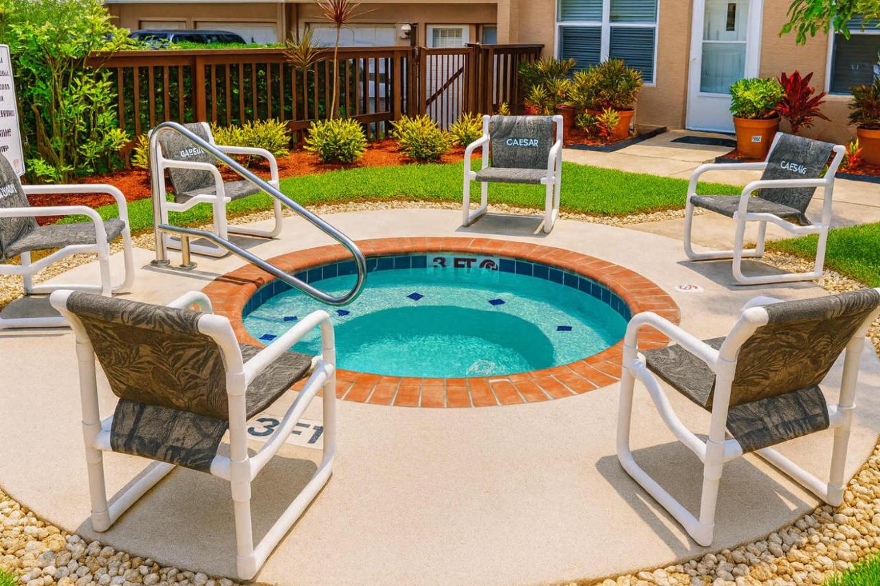 Near Beach Updated Pool & Hot Tub - 2
