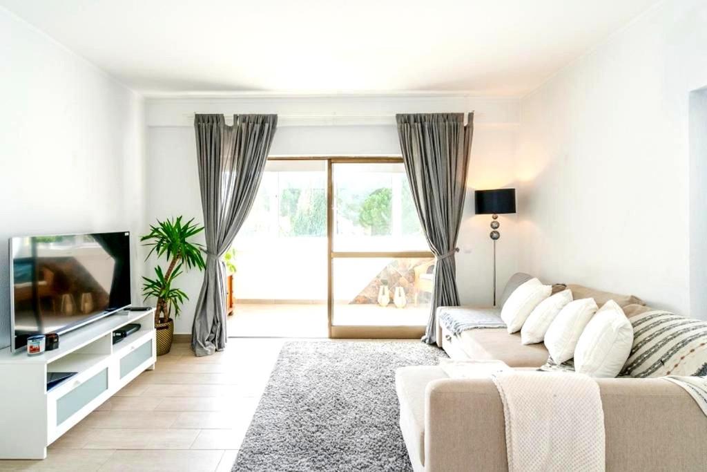 Bright & Relaxing Retreat near Vilamoura Marina