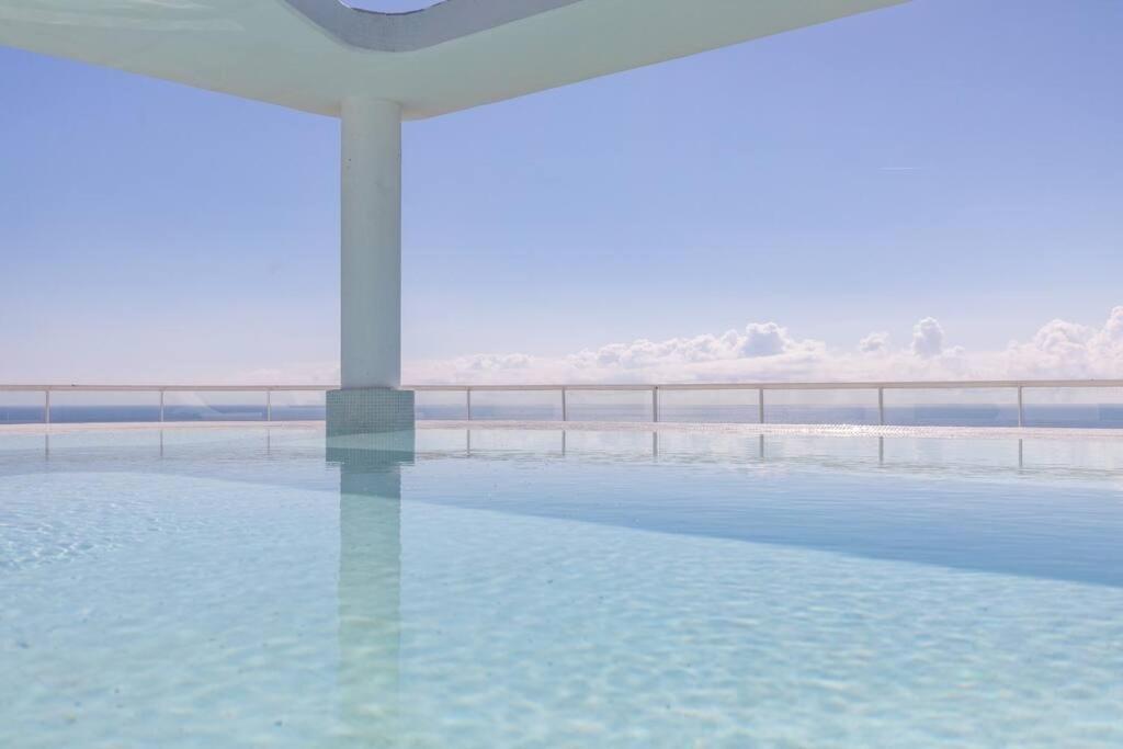 Seaview Luxury with Rooftop Pool - 4