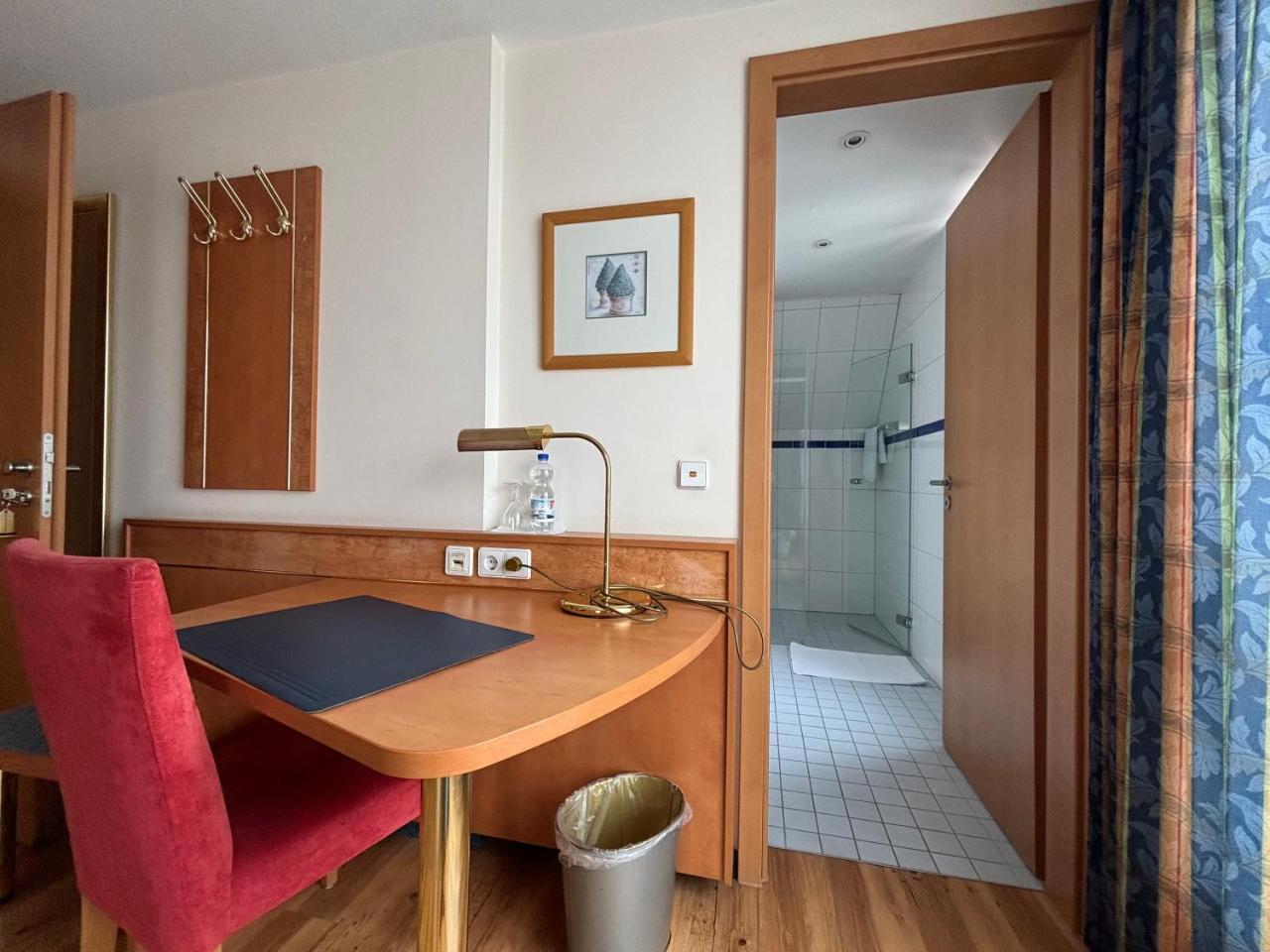Hotel Krone Neuenburg photo 3