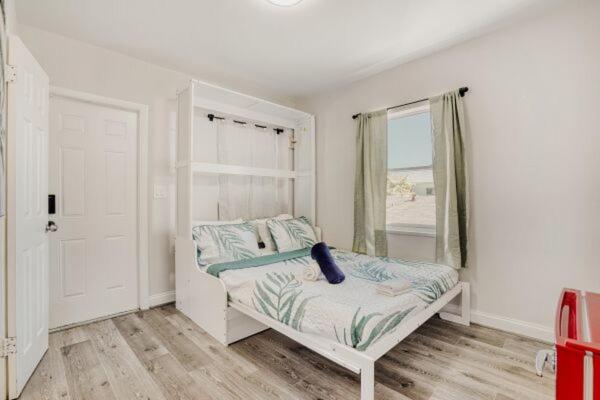 Lauderdale Breeze Villas - Cozy Coastal Studio - 3