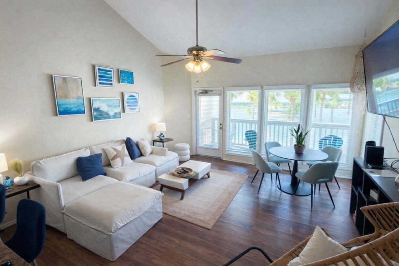 Fresh & Bright 1BR Condo - Pool View & Steps to Beach - 4