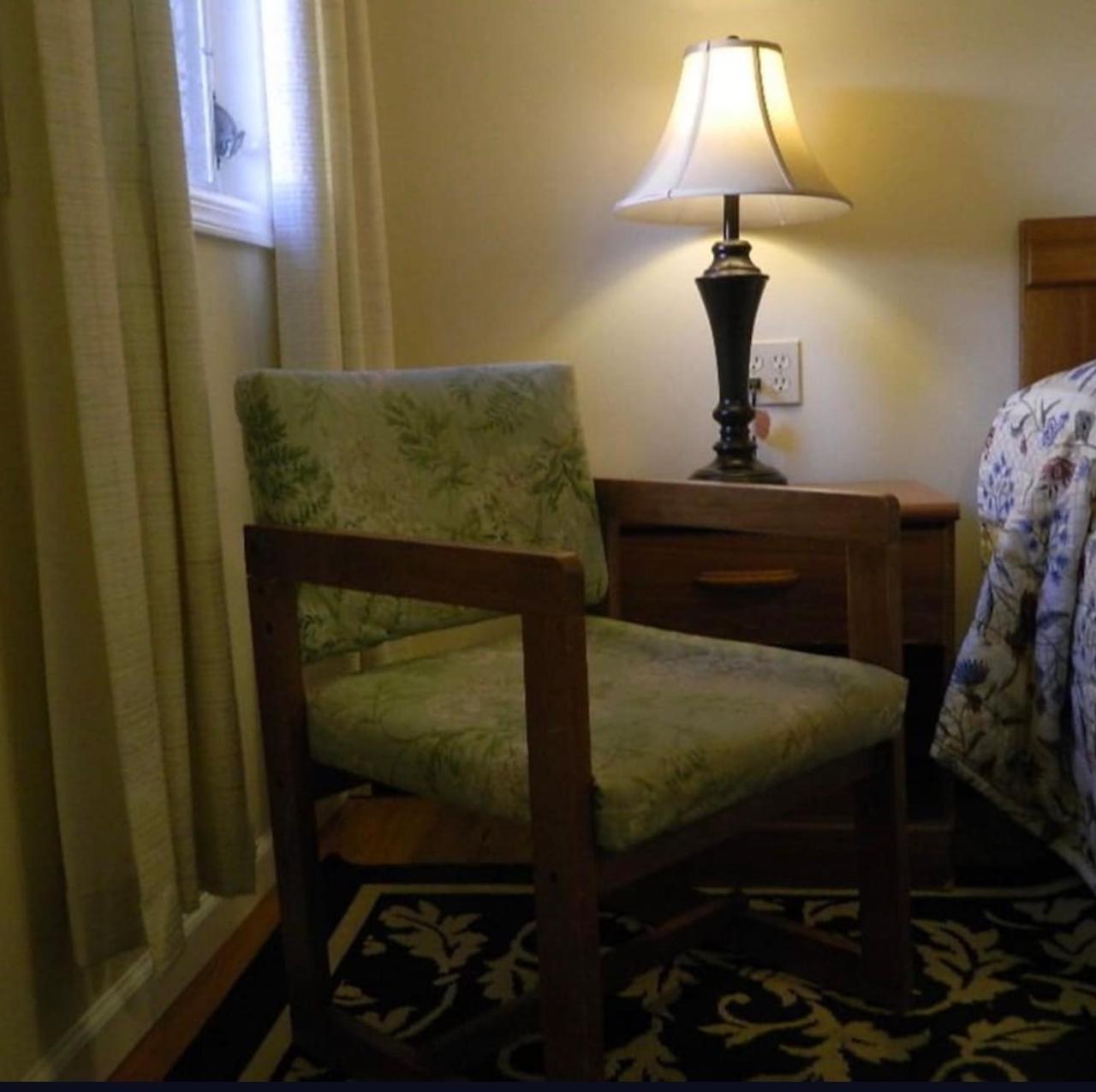 Twin Oaks Motel photo 3