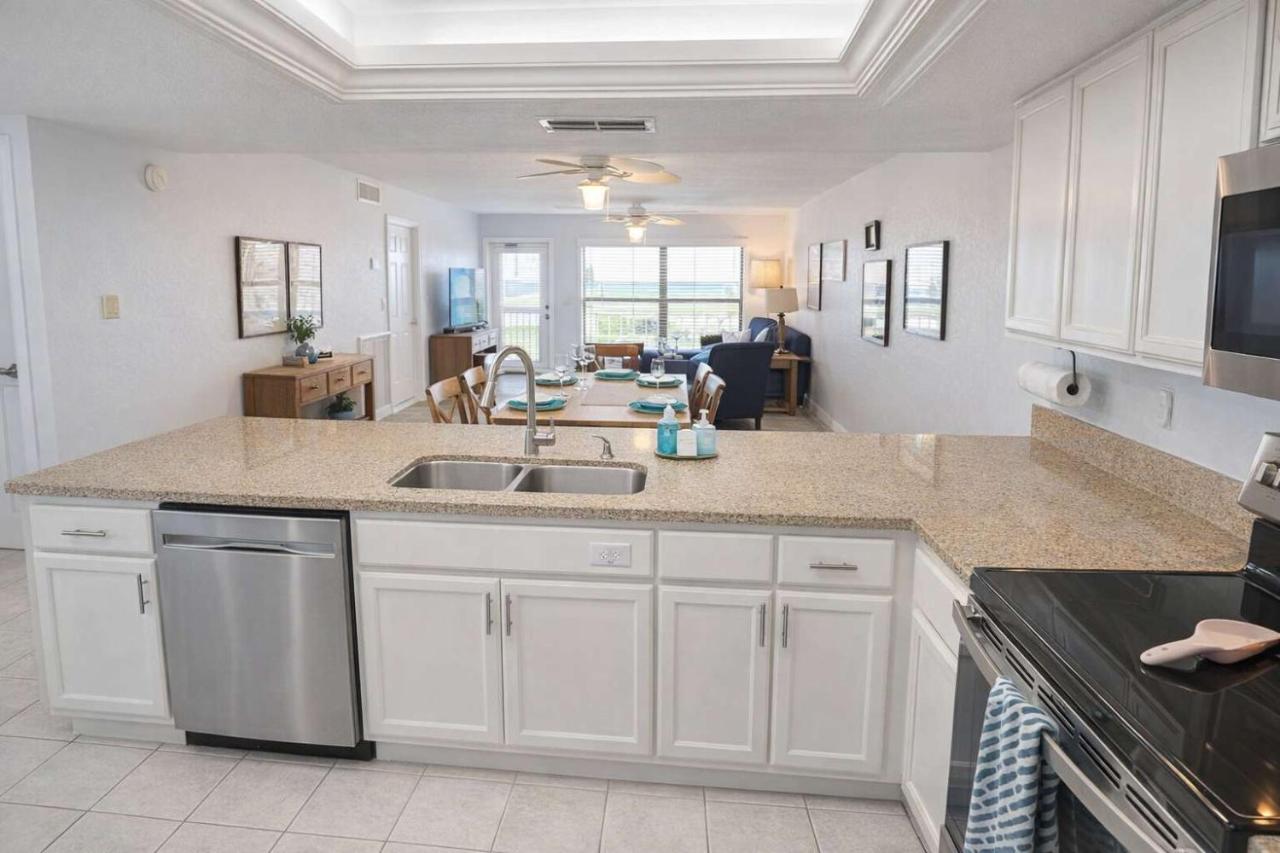 Resort like super heated pool & direct beach front - 5