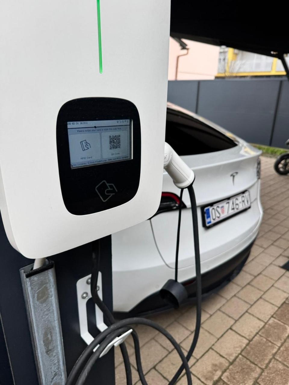 5 Crowns - Osijek - Free EV - Self check in - Pool - 2