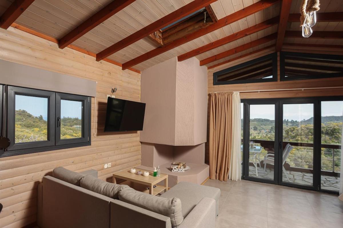 Hilltop Chalet 5 - 6