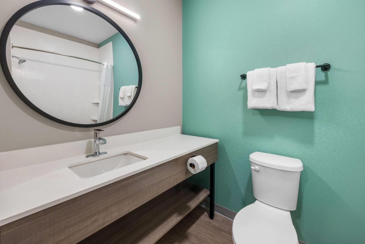 ECHO Suites Extended Stay by Wyndham Colorado Springs Airport photo 2