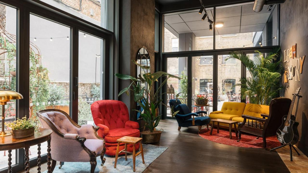 Ruby Stella Hotel London by IHG photo 2