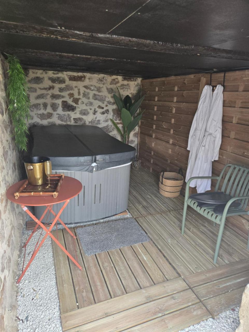 Appartement Avec Sauna et Spa Privé - 4