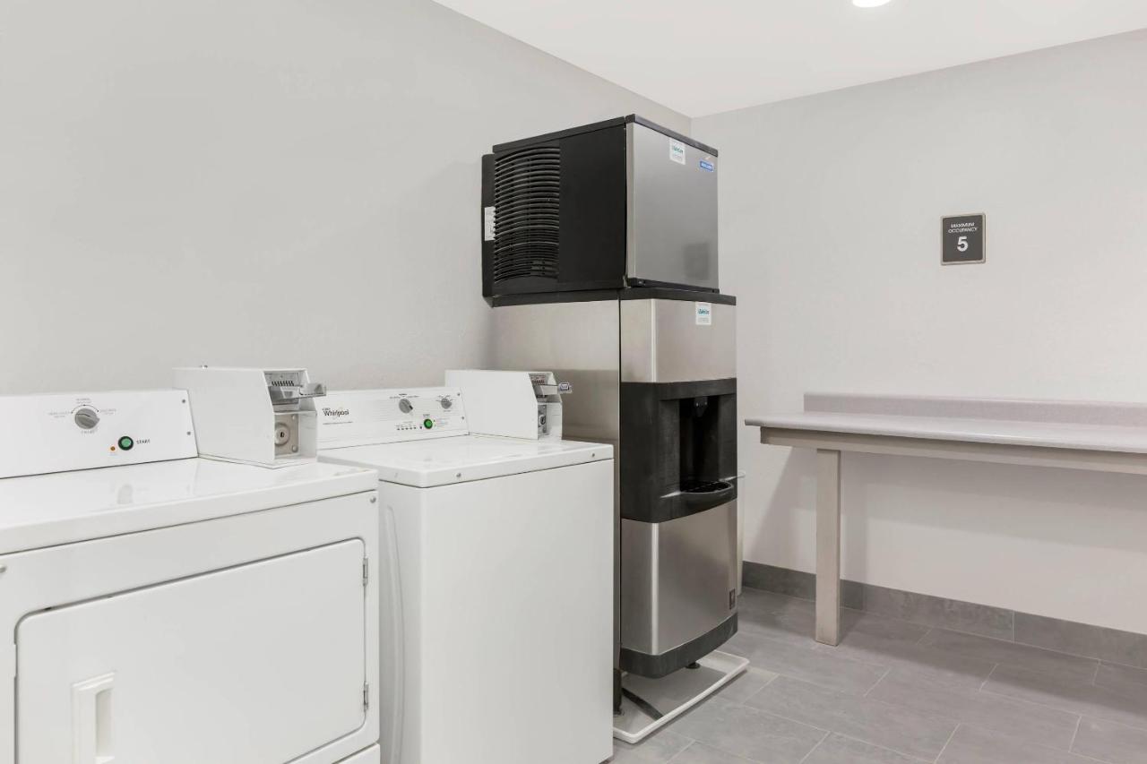Comfort Inn & Suites photo 2