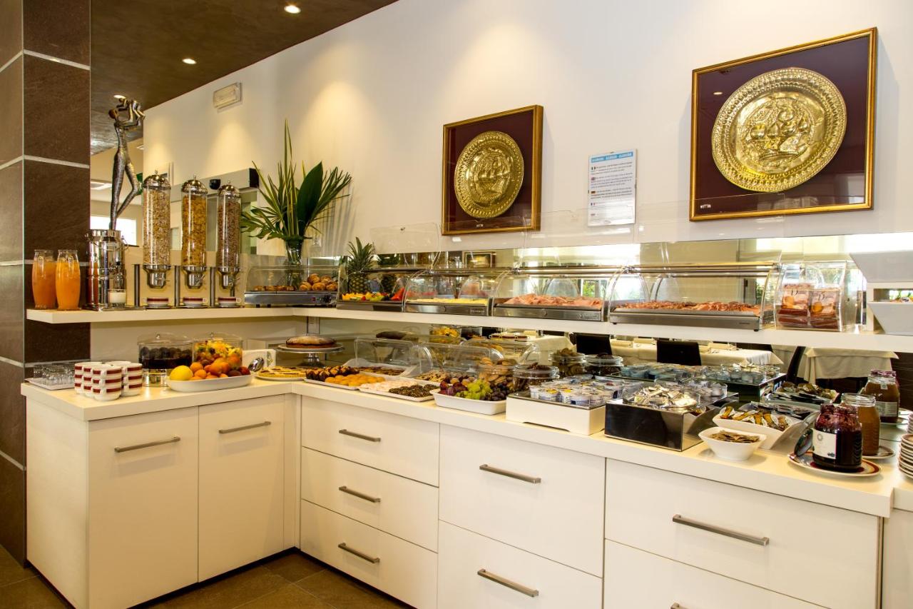 Hotel Lilia photo 2