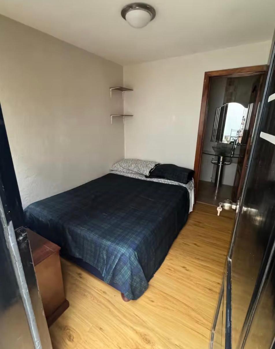 Or mini habitación Thumbnail