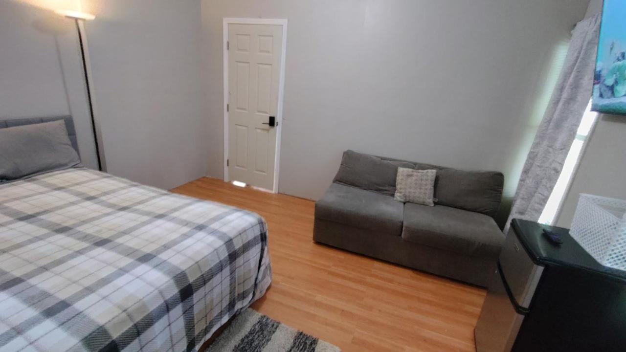 Pryor Peaceful Downstairs Private Room with Shared Bathroom photo 4