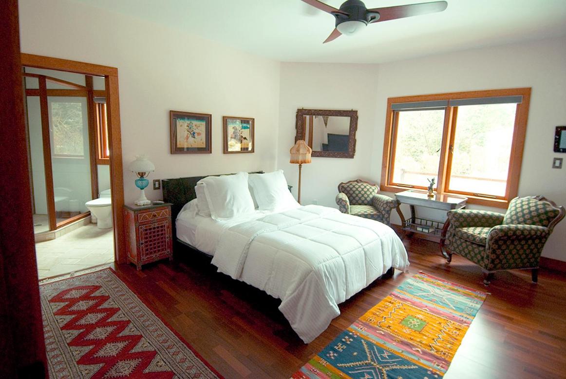 East Hampton Art House Bed and Breakfast photo 3
