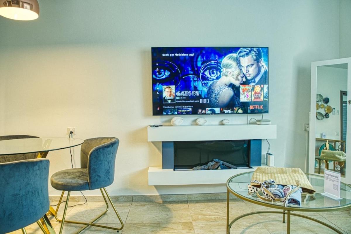 Elegant apartment with pool and parking - 3