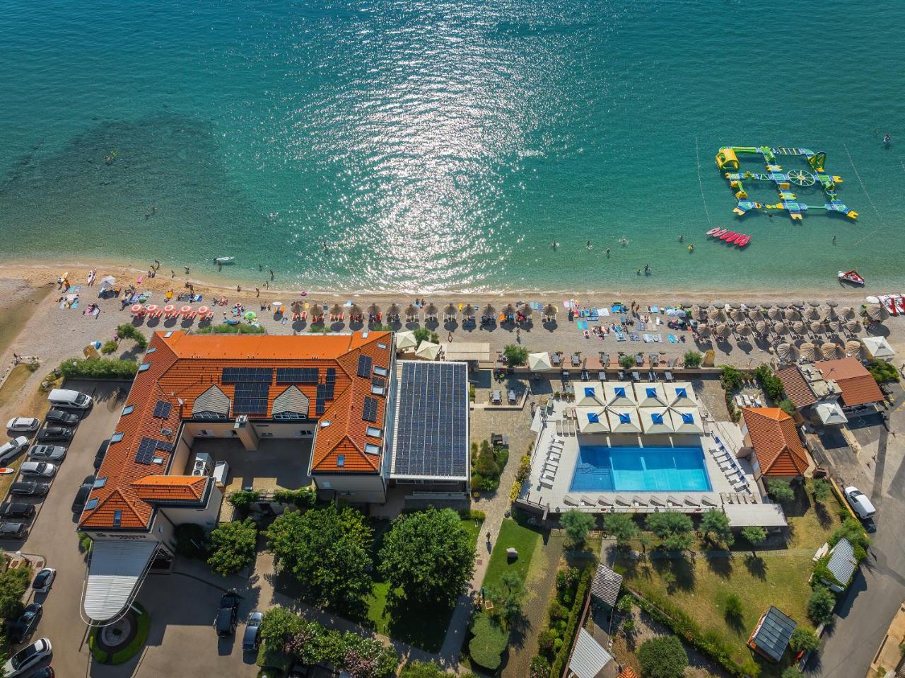 Hotel Dobrovit
