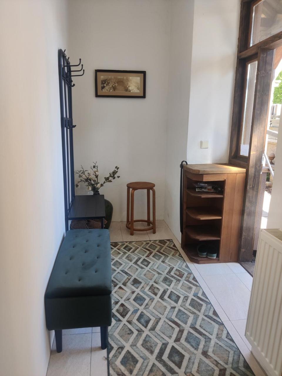 Hidden Gem Villa & Gated Parking - 2
