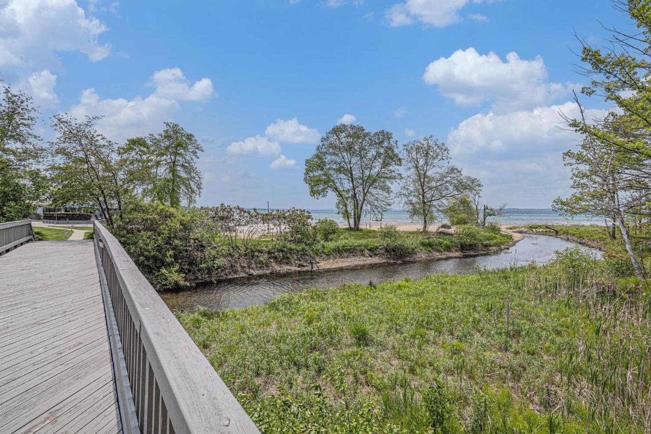 Gorgeous Grand Traverse Bay Beach Front Condo - 3