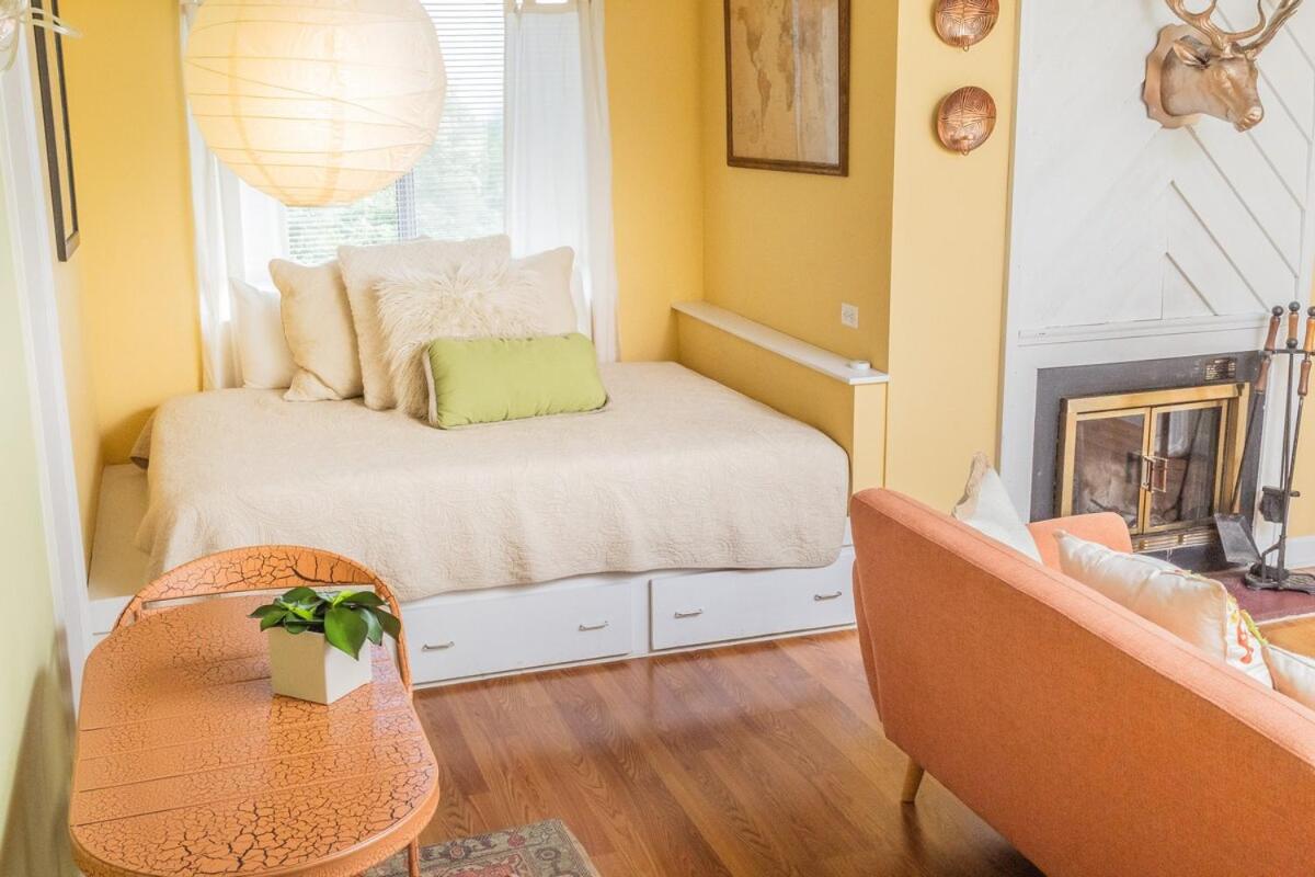 Retro and Relaxed Studio Condo for 2 - Park Views, Pools & Wifi - 6