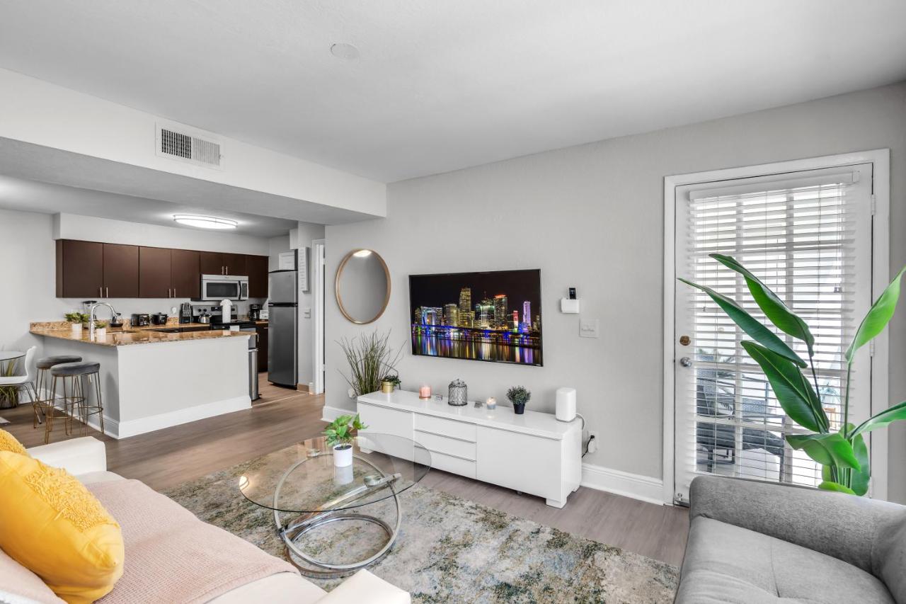 Cosatal 2BR Retreat with Pool 10mins from the Beach - 2