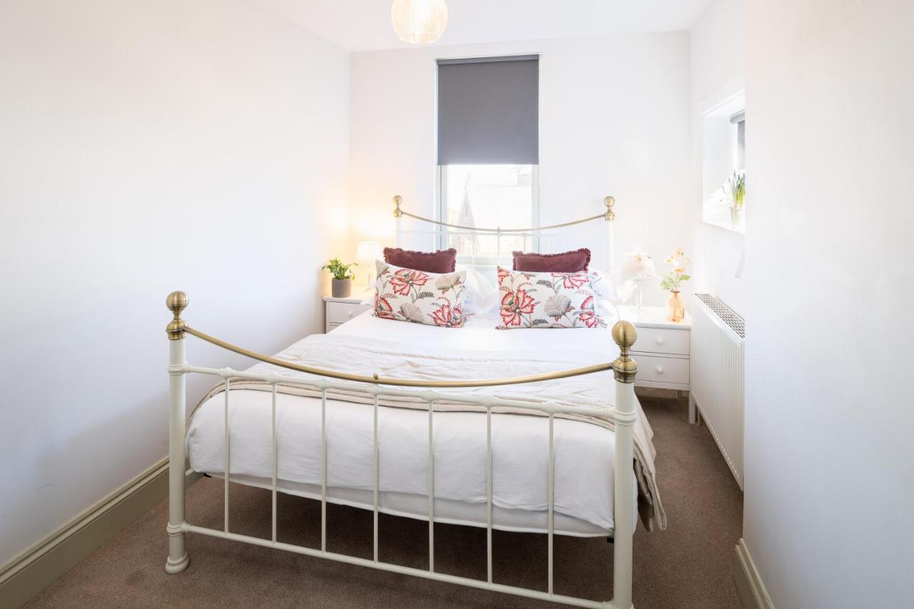 Stylish Garden Apartment Central Exmouth Sleeps 3 - 6