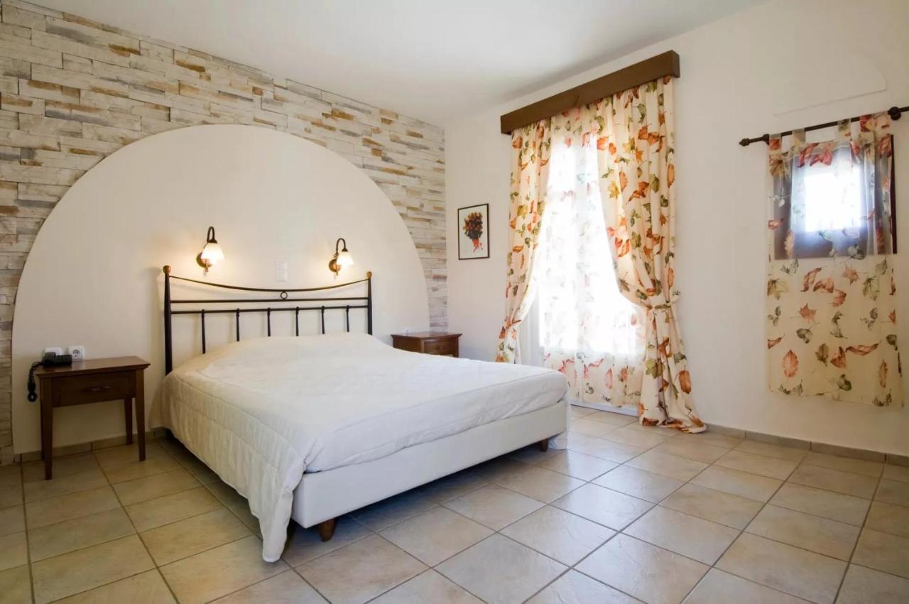 Naxos Palace Hotel - 4