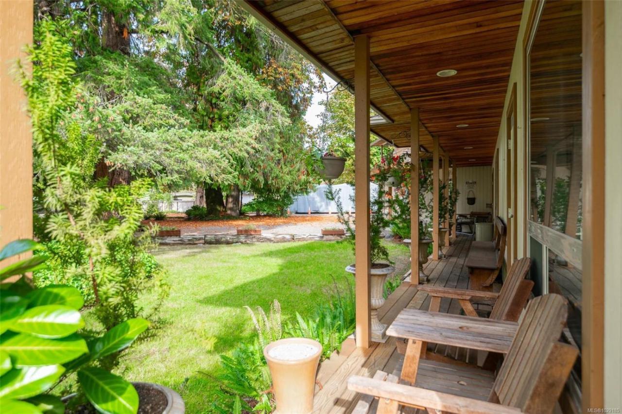 Cedar Wood Lodge Bed & Breakfast Inn photo 4