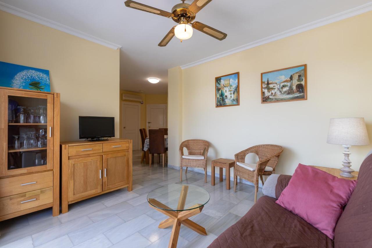 Lovely 2 bed apt overlooking golf - 4