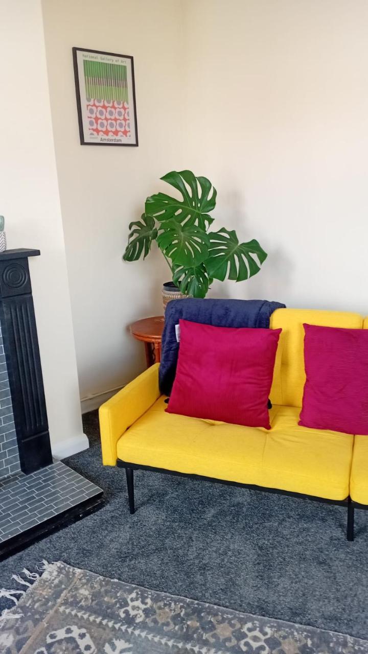 Town Centre House Sleeps 8 with parking - 3