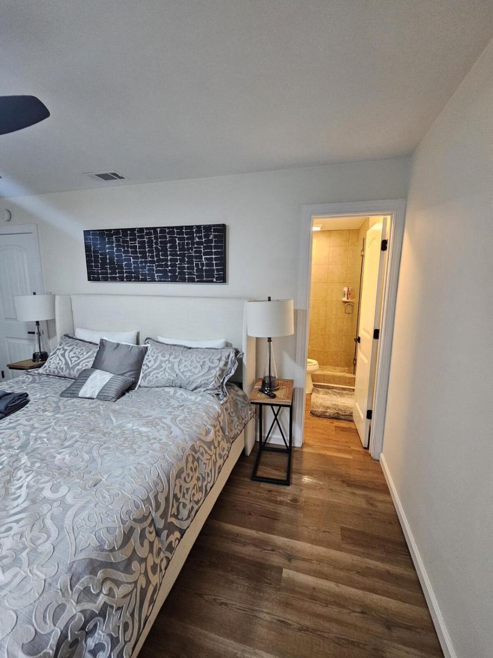 Island elegance! Pet-friendly 3 bedroom with parking - 3