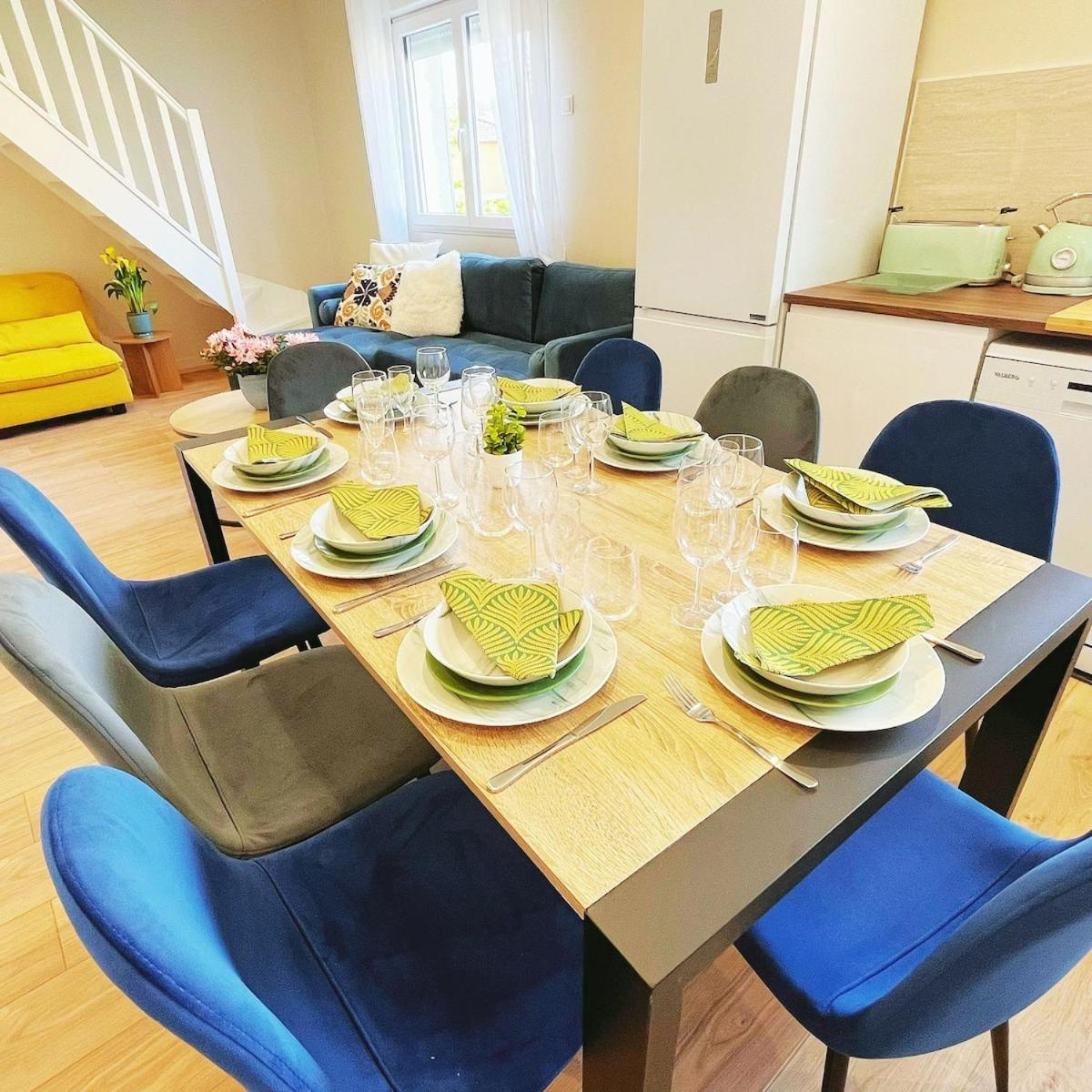Grand appart 130m2 - 5 chambres et 3 salles de bain pour 13 pers - 15 min Disney - Parking gratuit - 3