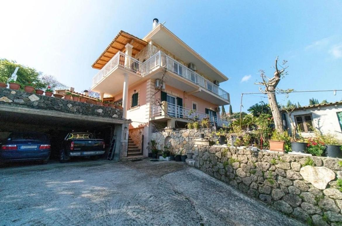 Kalemi House, Spacious 2BR Home with Garden near Ipsos and Dassia - 4