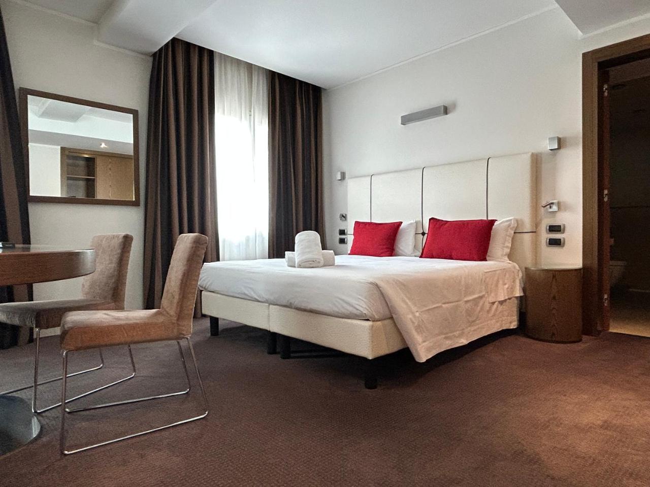 Hotel Plaza - 2