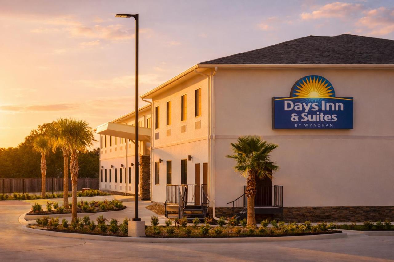 Days Inn & Suites by Wyndham Tomball/Houston NW