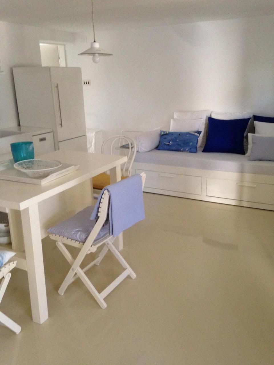 White Apartment Krk With Private Garden - 4