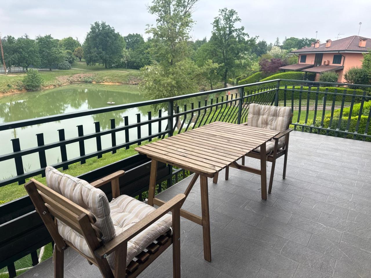 Ampio Appartamento con vista lago, sauna e camino Golf club Margara - 3