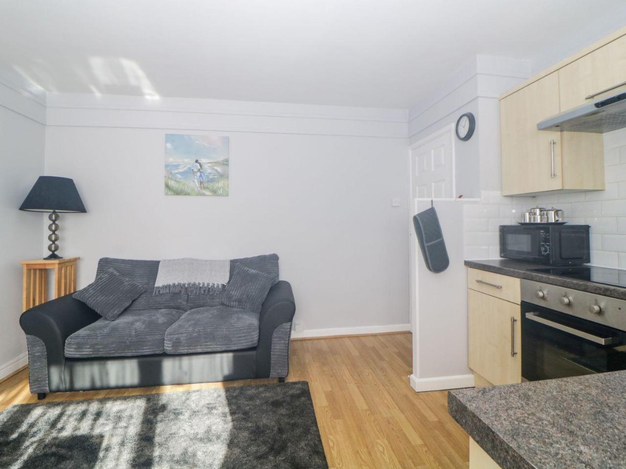 Devon Seaside Apartment - 6