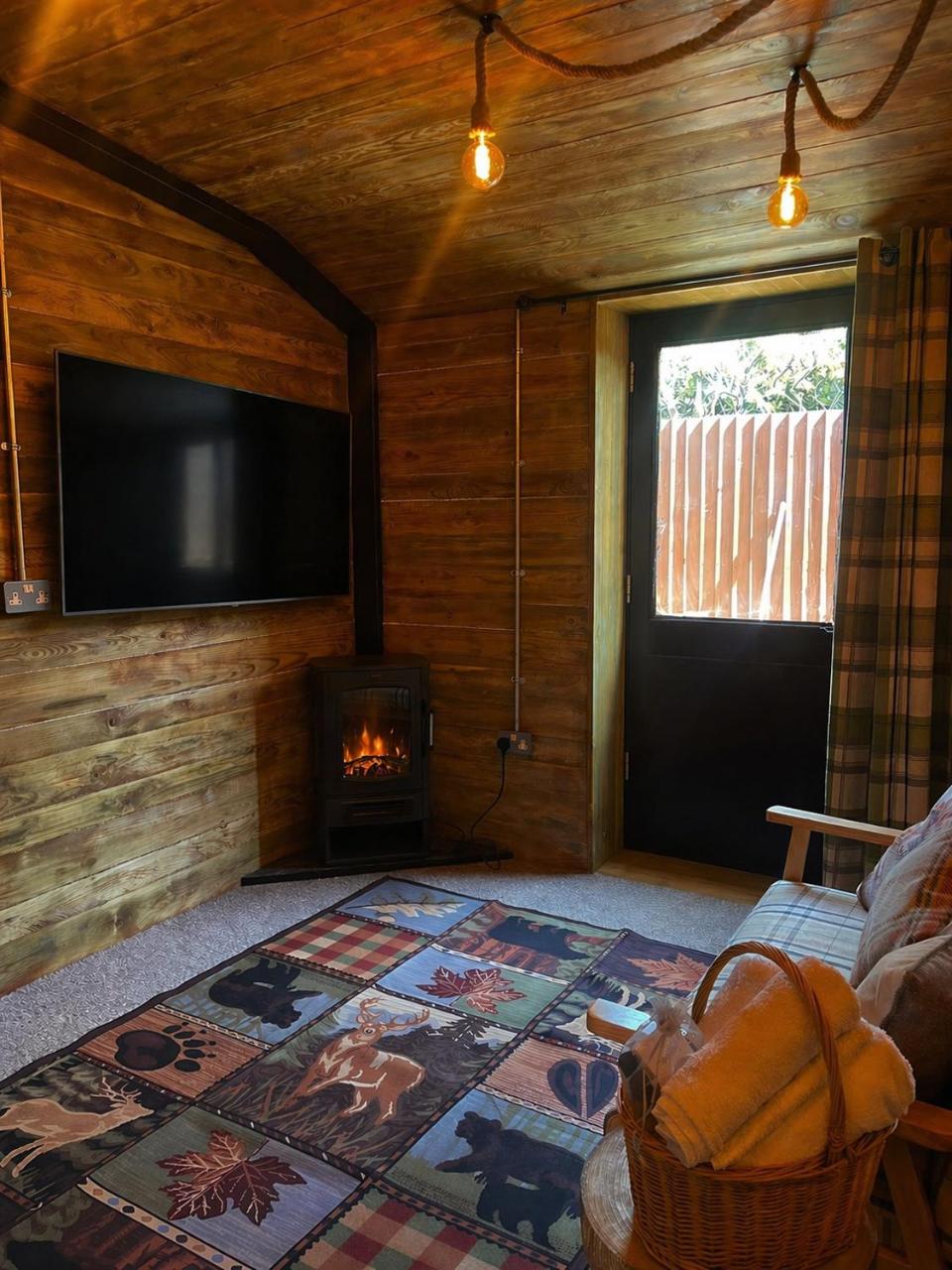 Lodbourne Farmhouse B&B - 5