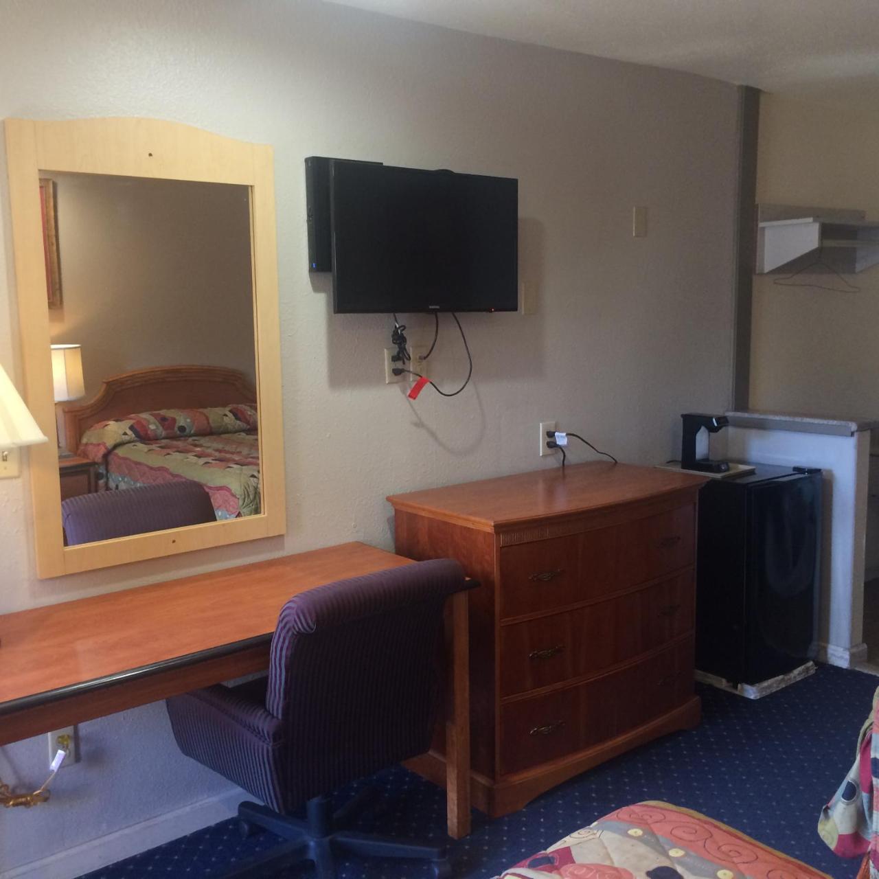 Crown Lodge Motel photo 3