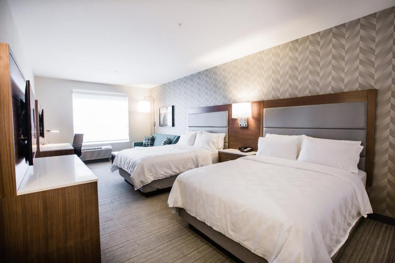 Photo - Holiday Inn Hotel & Suites Calgary South - Conference Ctr by IHG