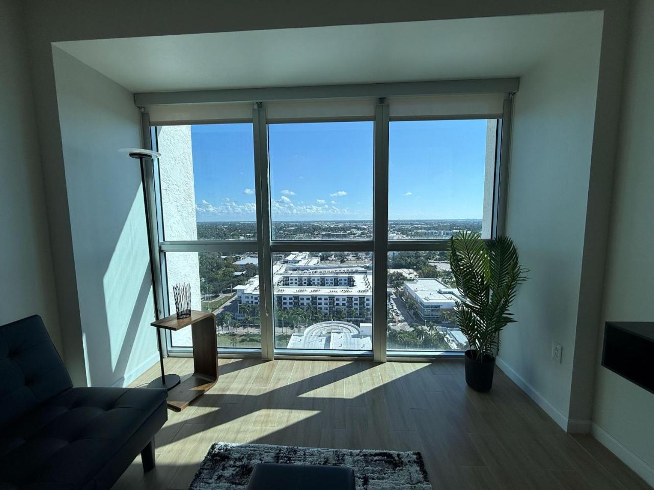 Downtown Skyline Suite- Breathtaking view - 3