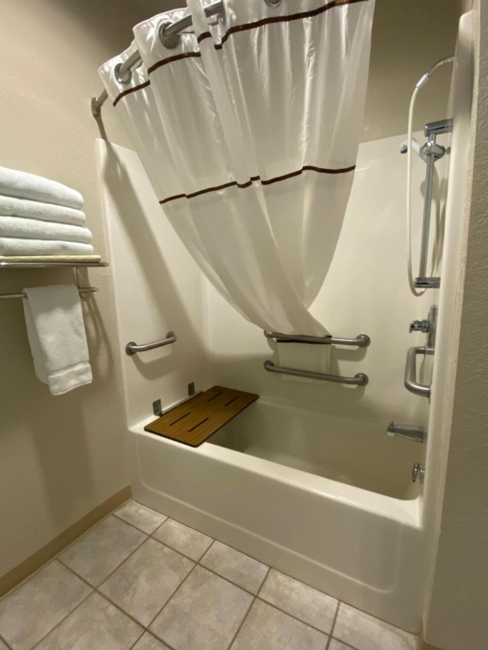 Edmore Inn photo 3
