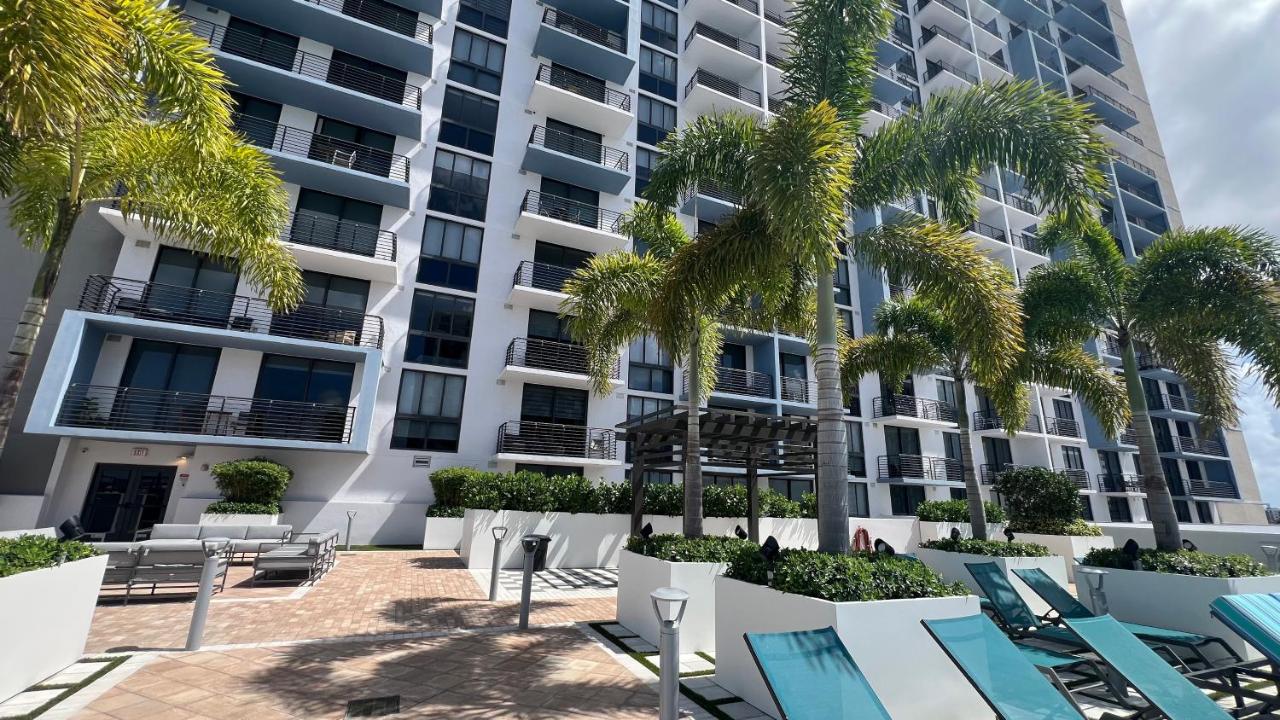 Free Parking Entire condo in Dawntown Doral - 5