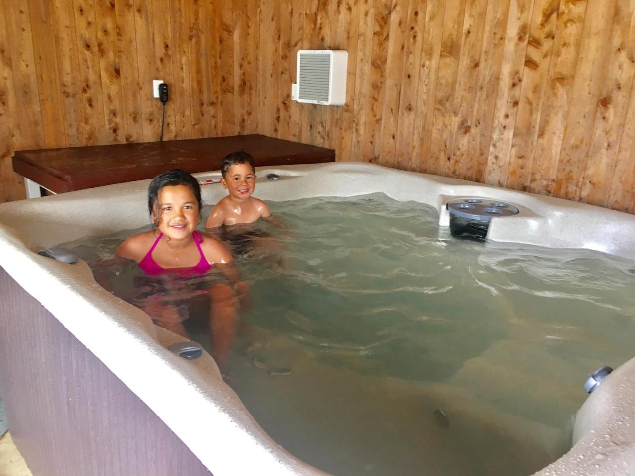 Stratford Motel & Holiday Park photo 3